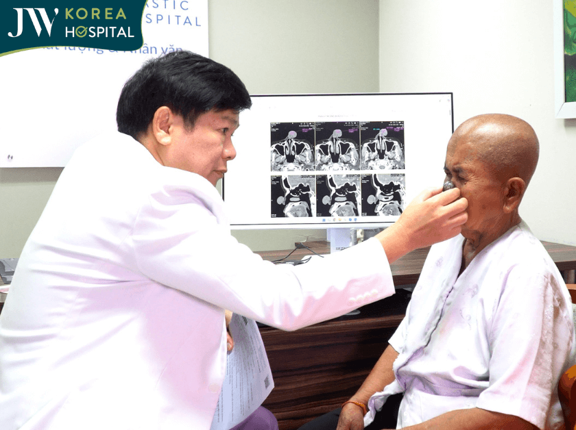 sư bà Khơ-me lần đầu gặp bác sĩ Tú Dung